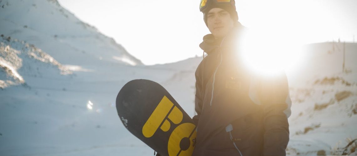 Glijden op het witte canvas, een reis door onze webshop voor snowboards